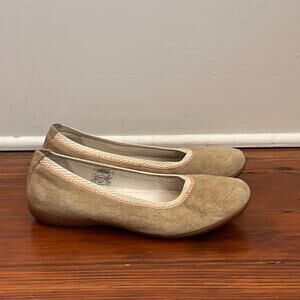 Patagonia suede comfort slip on round toe ballet flats sz 8